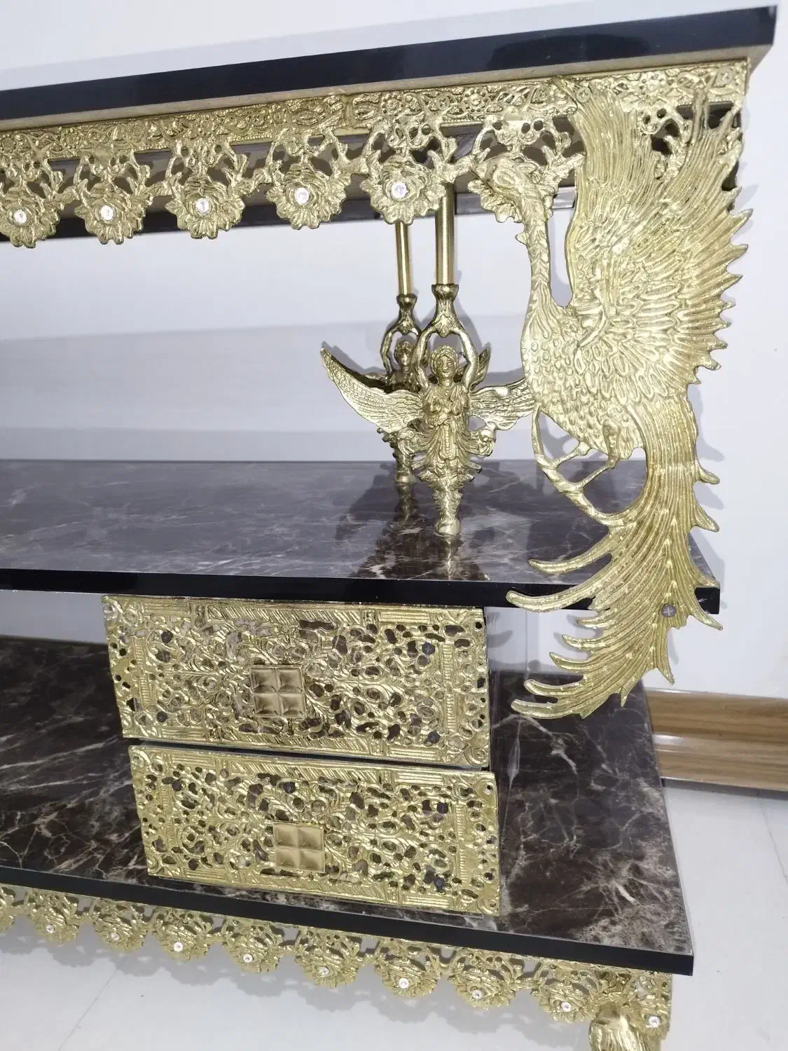 میز تلویزیون برنجی پُرکار|میز تلویزیون|محمدشهر, محمدشهر|دیوار