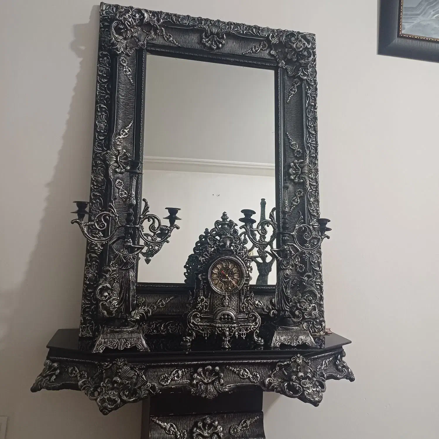 آینه و شمعدون|آینه|اسلام‌شهر, باغ فیض|دیوار