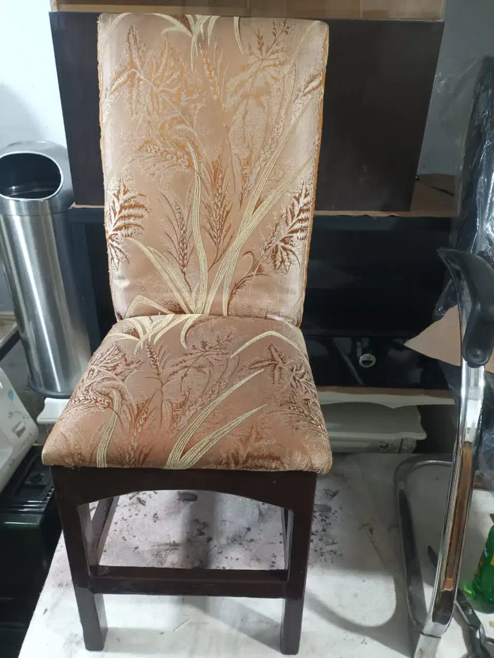 صندلی پشت بلند|صندلی و نیمکت|ساری, |دیوار