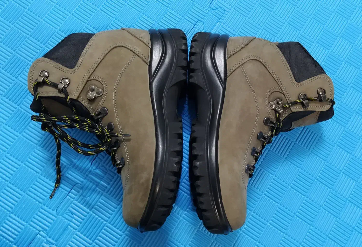 کفش|کوهنوردی و کمپینگ|خرم‌آباد, |دیوار