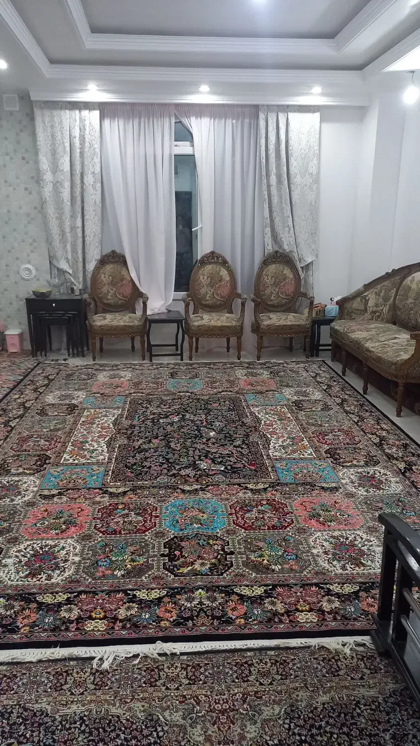 مبل فرانسوی چوب گردوی زیبا|مبلمان خانگی و میز عسلی|تهران, امام زاده حسن|دیوار