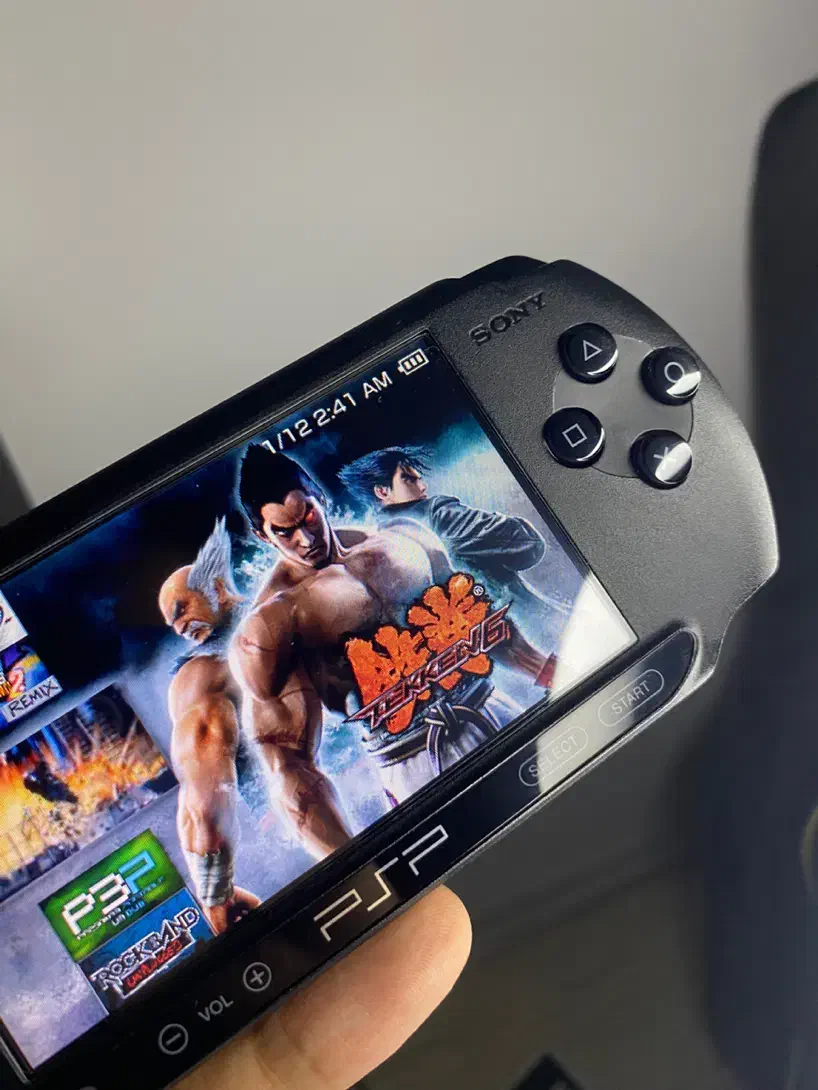 پی اس پی آکبند PSP E1003 کلکسیونی با تمام لوازم|کنسول، بازی ویدئویی و آنلاین|رشت, گلباغ نماز|دیوار