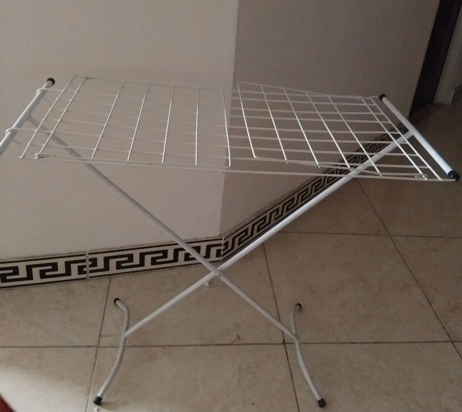 بندرخت بالدار نو وسالم|بندرخت و رخت‌آویز|گرگان, |دیوار