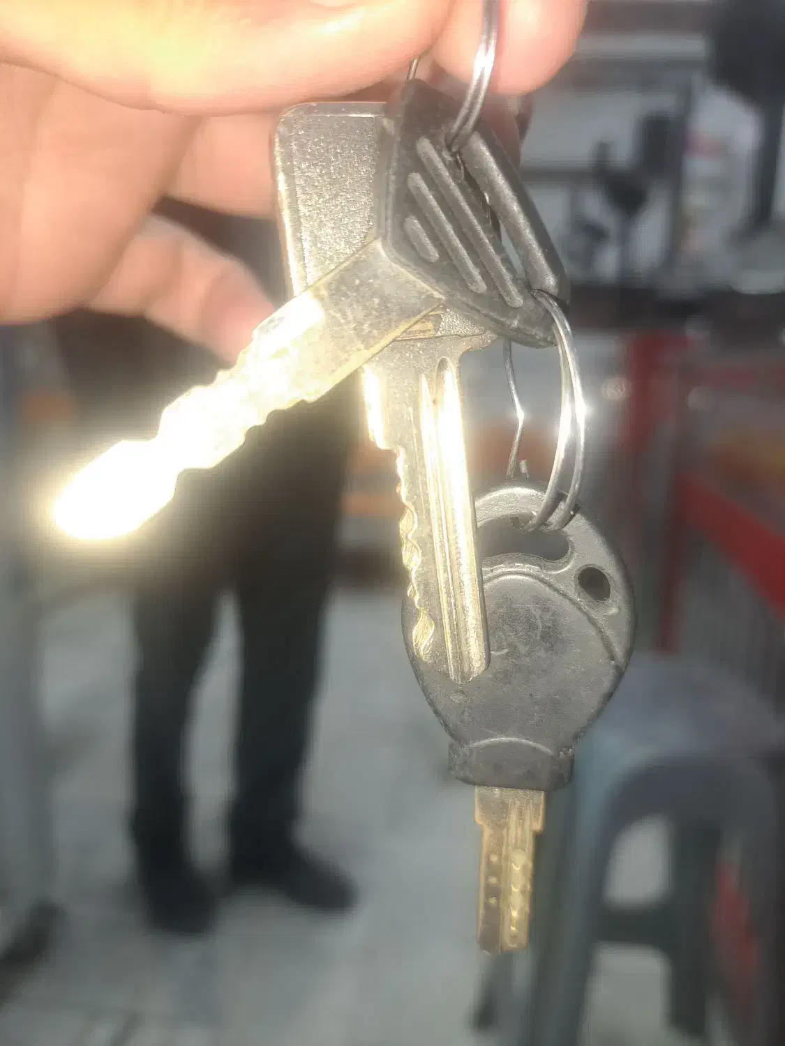 پیدا شدن چند عدد کلید|اشیا|سبزوار, قصبه شرقی|دیوار