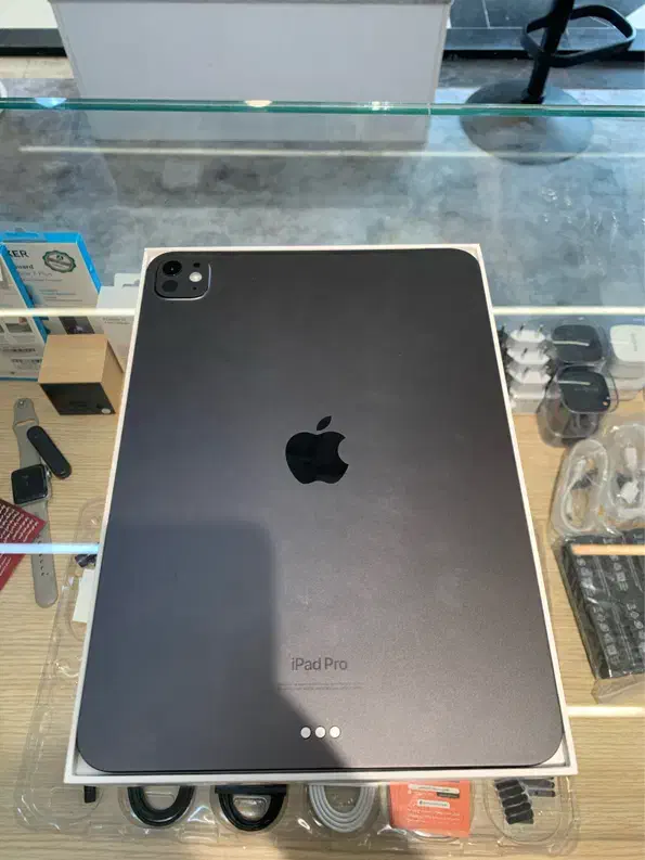 IPad Pro 11-inch(m4) wi-fi|تبلت|شیراز, ملاصدرا|دیوار