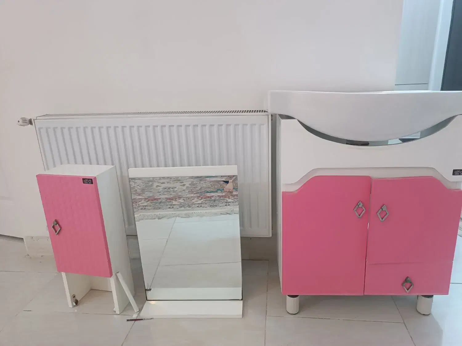 سنگ روشویی همراه آینه باکس و کمد روشویی|لوازم سرویس بهداشتی|ملارد, |دیوار