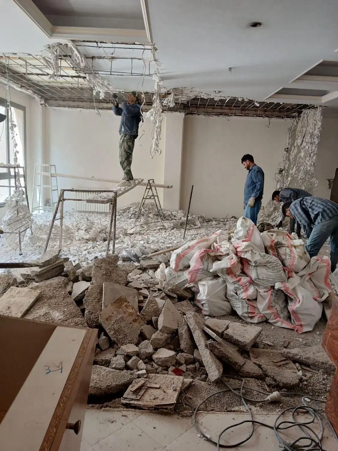 تخریب کاری وبازسازی ساختمان در کل اصفهان|خدمات پیشه و مهارت|اصفهان, امیرعرب|دیوار