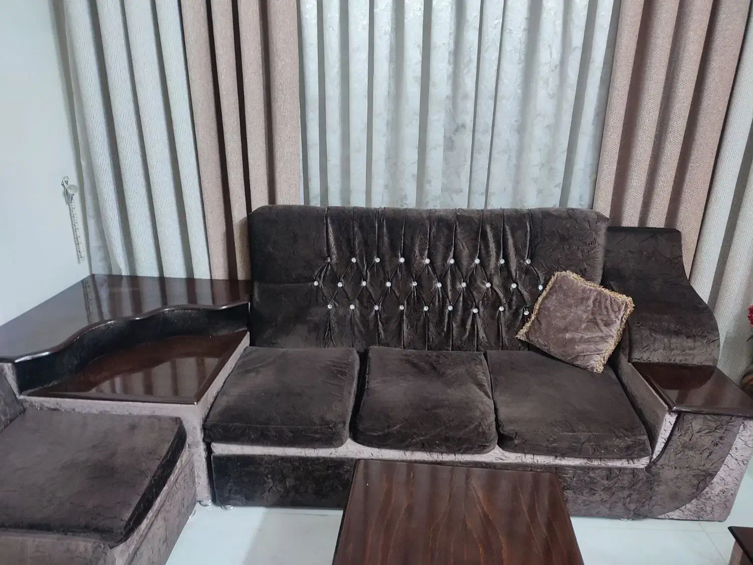 مبل ال هفت نفره کارکرده ومیزتی وی شیشه ای|مبلمان خانگی و میز عسلی|بهارستان, |دیوار