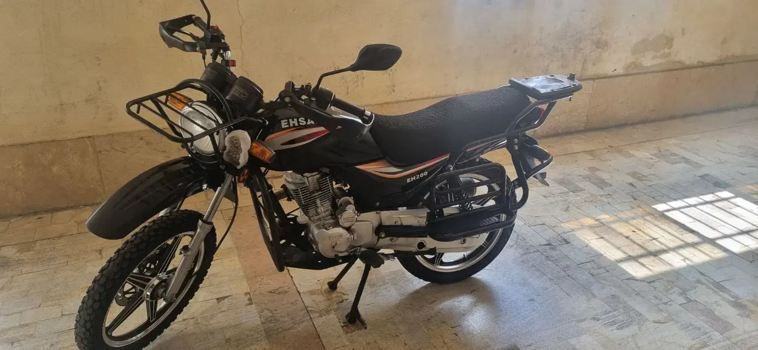 احسان شکاری ۲۰۰|موتورسیکلت|تهران, پرواز|دیوار