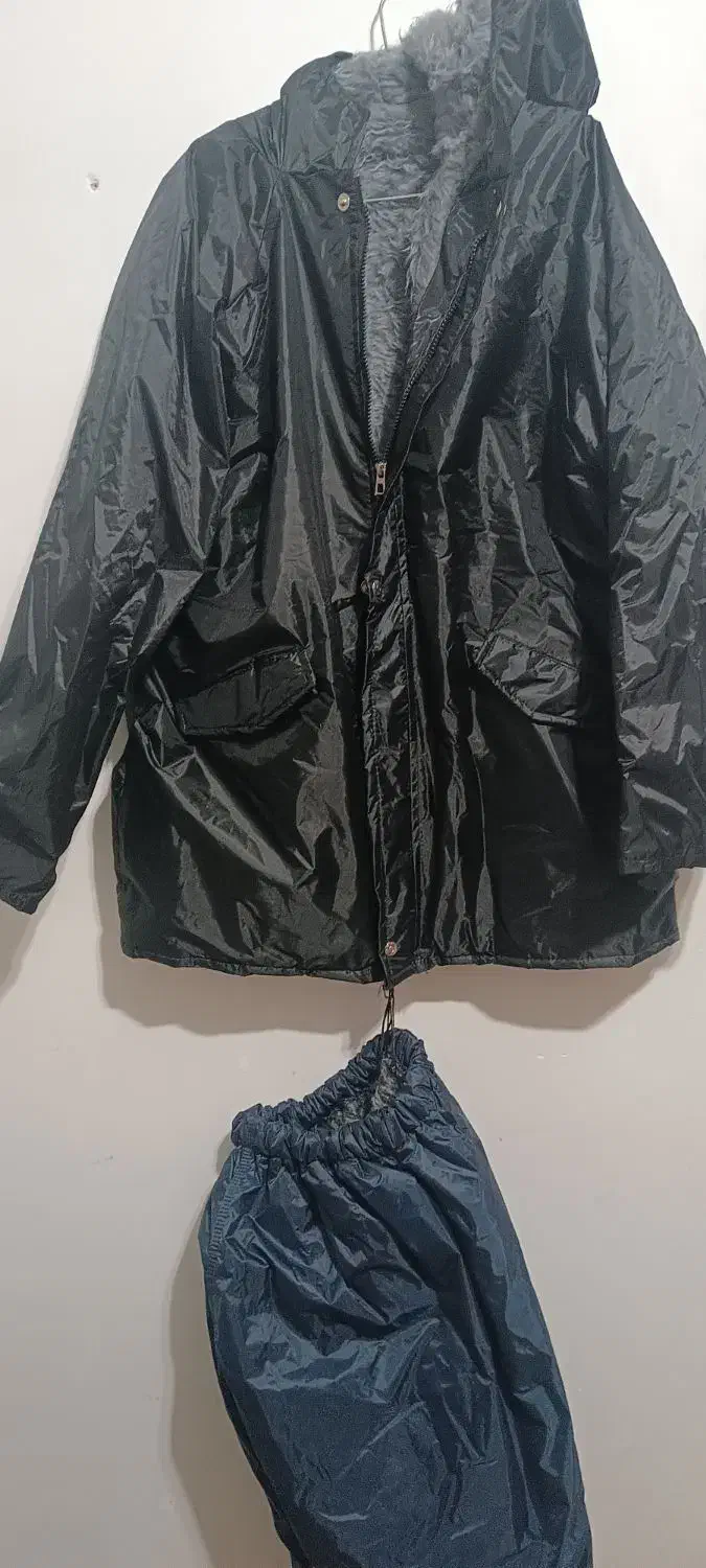 لباس کار|لباس|فامنین, |دیوار