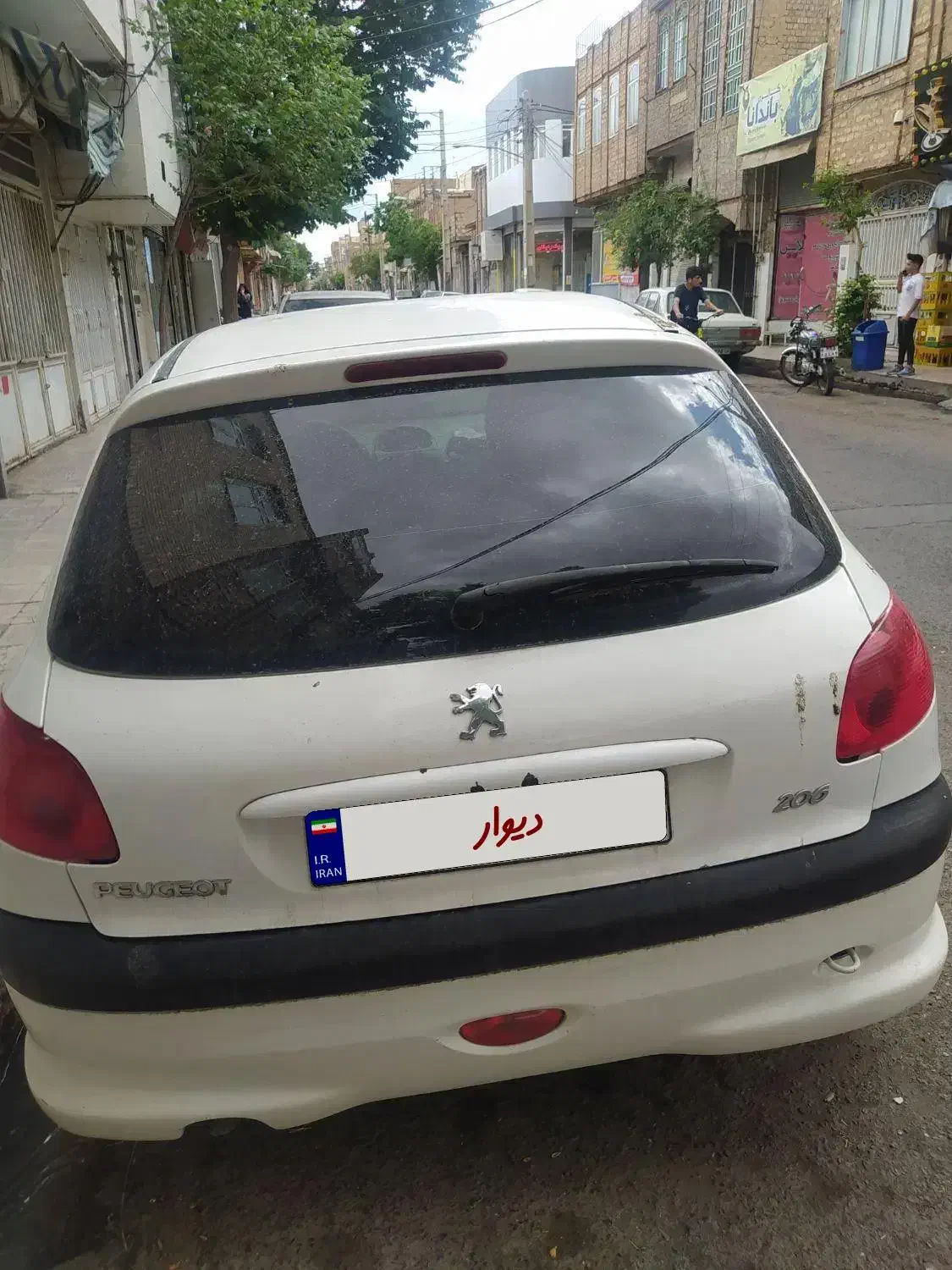 206 89|خودرو سواری و وانت|قم, چهل درخت‎|دیوار