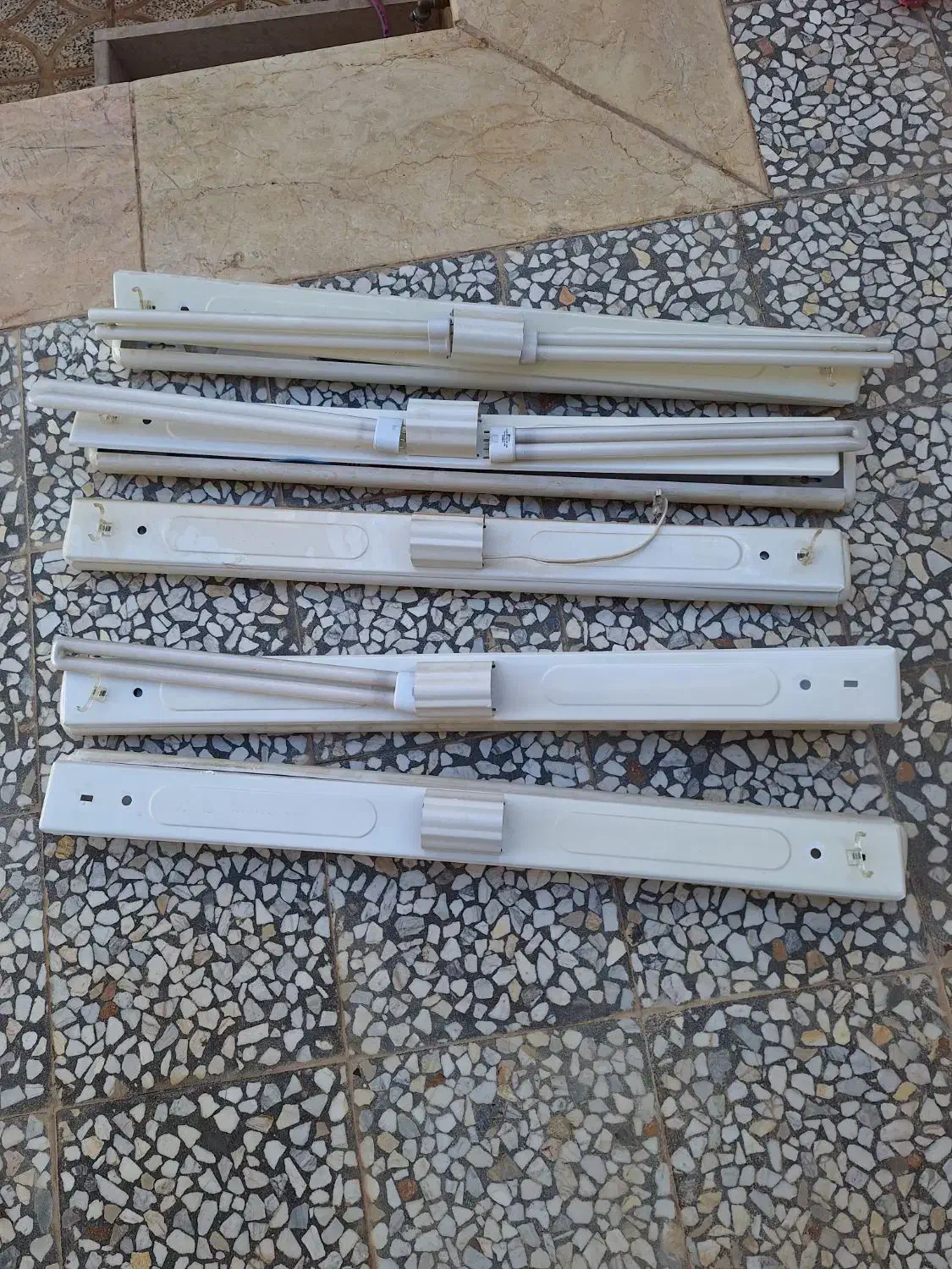 لامپ مهتابی با قاب|لامپ و چراغ|آباده, |دیوار