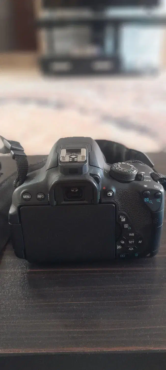 دوربین کنون ۸۰دی|دوربین عکاسی و فیلمبرداری|لنجان, |دیوار