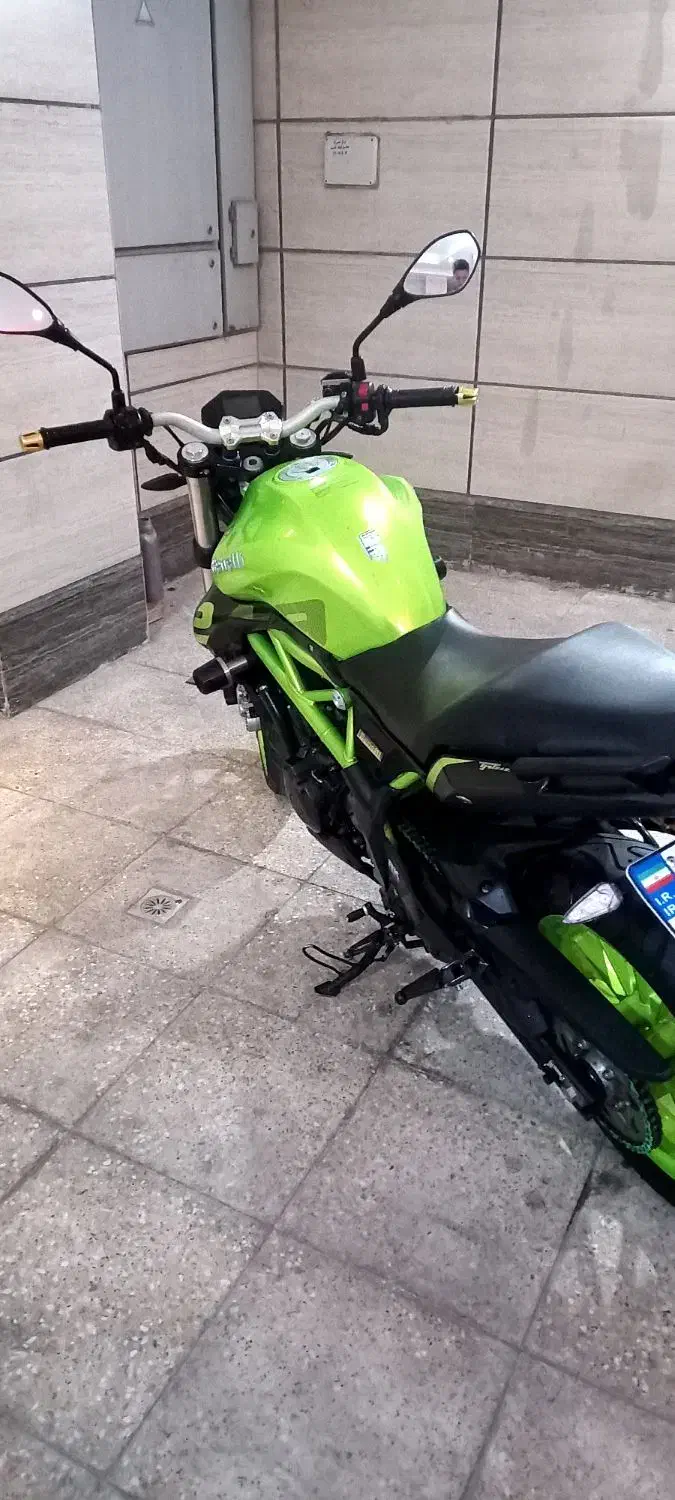 بنلی ۳۰۰|موتورسیکلت|اندیشه, اندیشه فاز ۱|دیوار