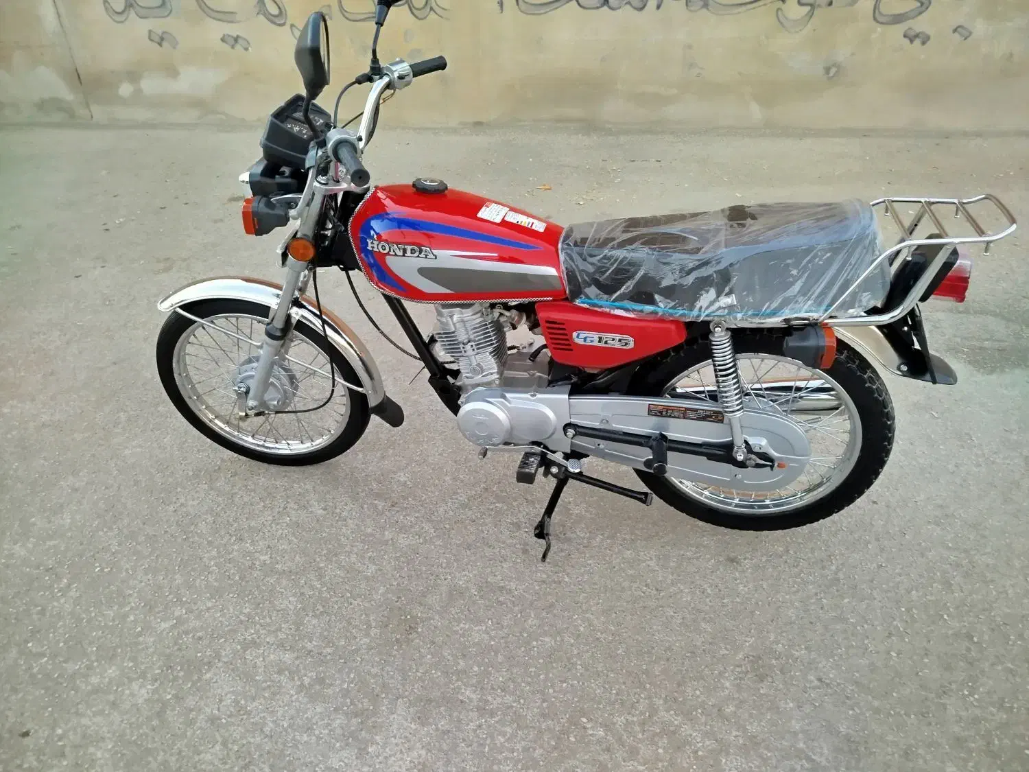 موتور توریست 125 پلاک قدیم سنددار|موتورسیکلت|فامنین, |دیوار