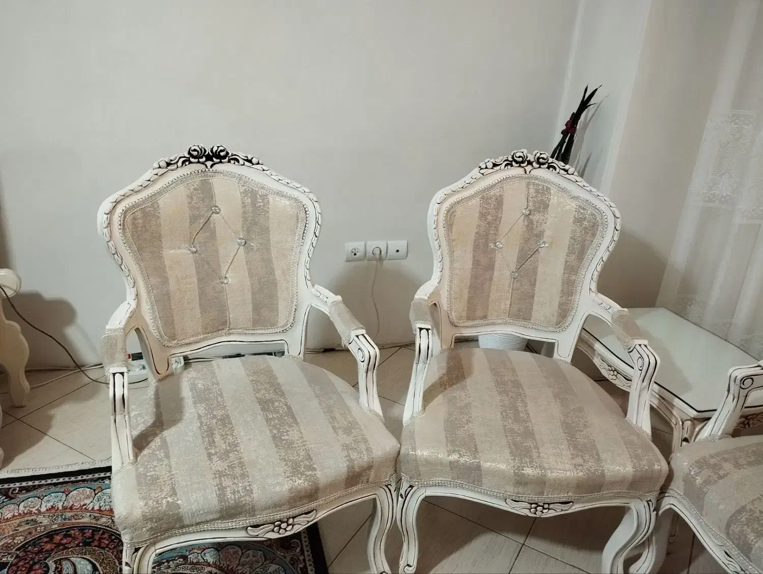 میز صندلی|مبلمان خانگی و میز عسلی|چهارباغ, |دیوار