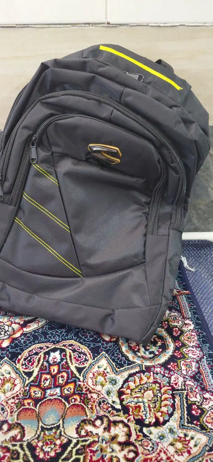 کیف مدرسه نو|کیف، کفش، کمربند|قم, وادی السلام|دیوار