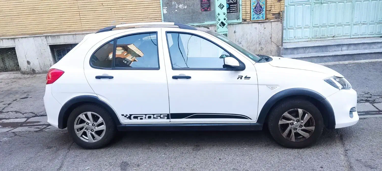 کوییک سواری هاچ بک سفید ، سقف مشکی|خودرو سواری و وانت|تهران, مقدم|دیوار