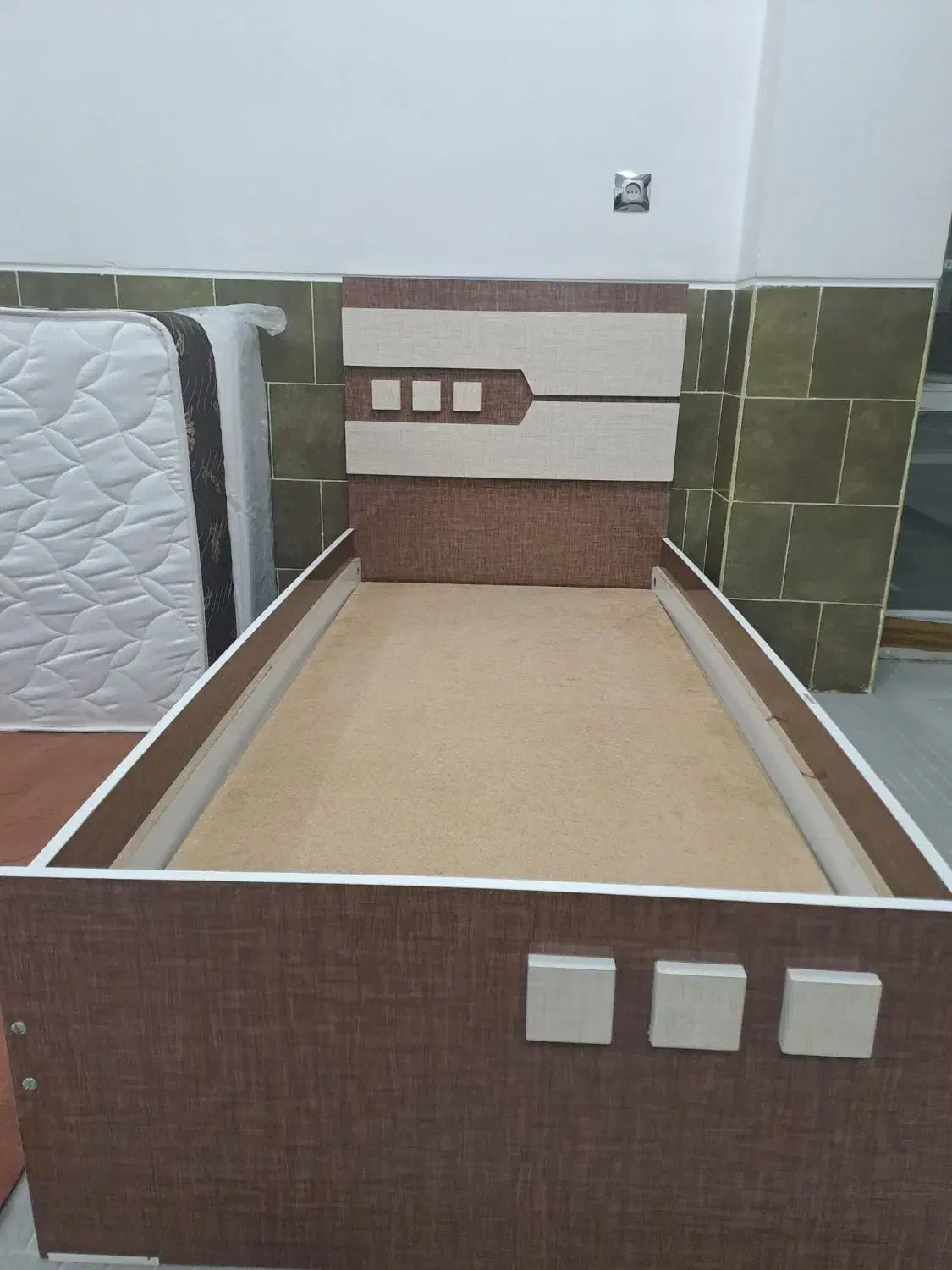 تختخواب نوجوانی|تخت و سرویس خواب|مبارکه, |دیوار