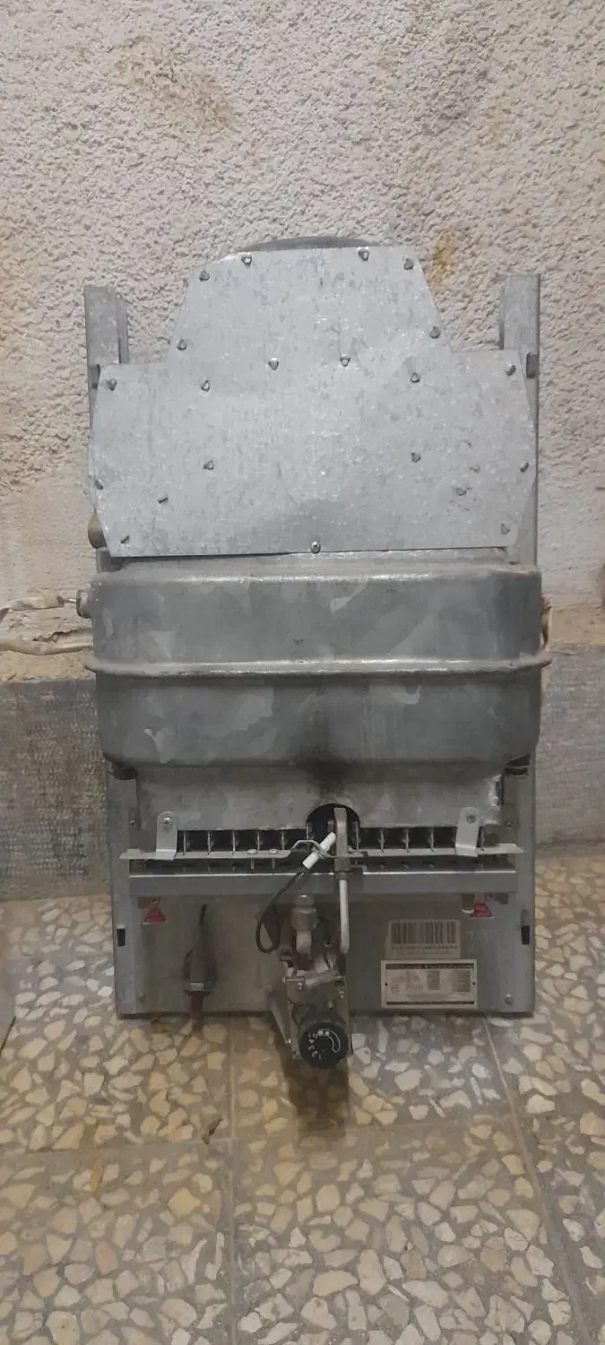 آبگرمکن دیواری گرمان گاز|آبگرمکن، پکیج، شوفاژ|کاشان, درب جوشقان|دیوار