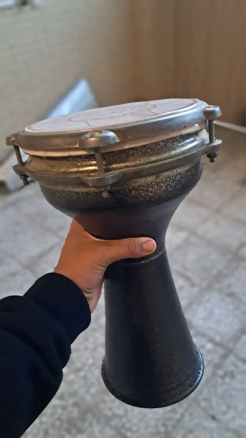 تیمپو|درام و پرکاشن|شاهین‌شهر, بنیاد ازدواج|دیوار