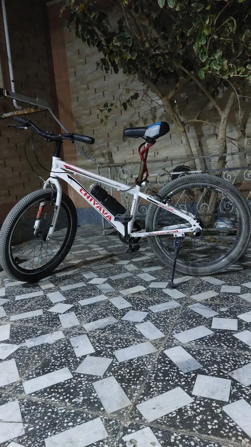 دوچرخه|دوچرخه، اسکیت، اسکوتر|خاش, |دیوار