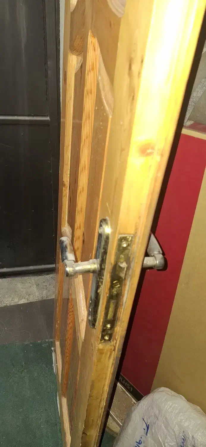 درب چوبی|مصالح و تجهیزات ساختمان|شیراز, فرهنگ شهر|دیوار