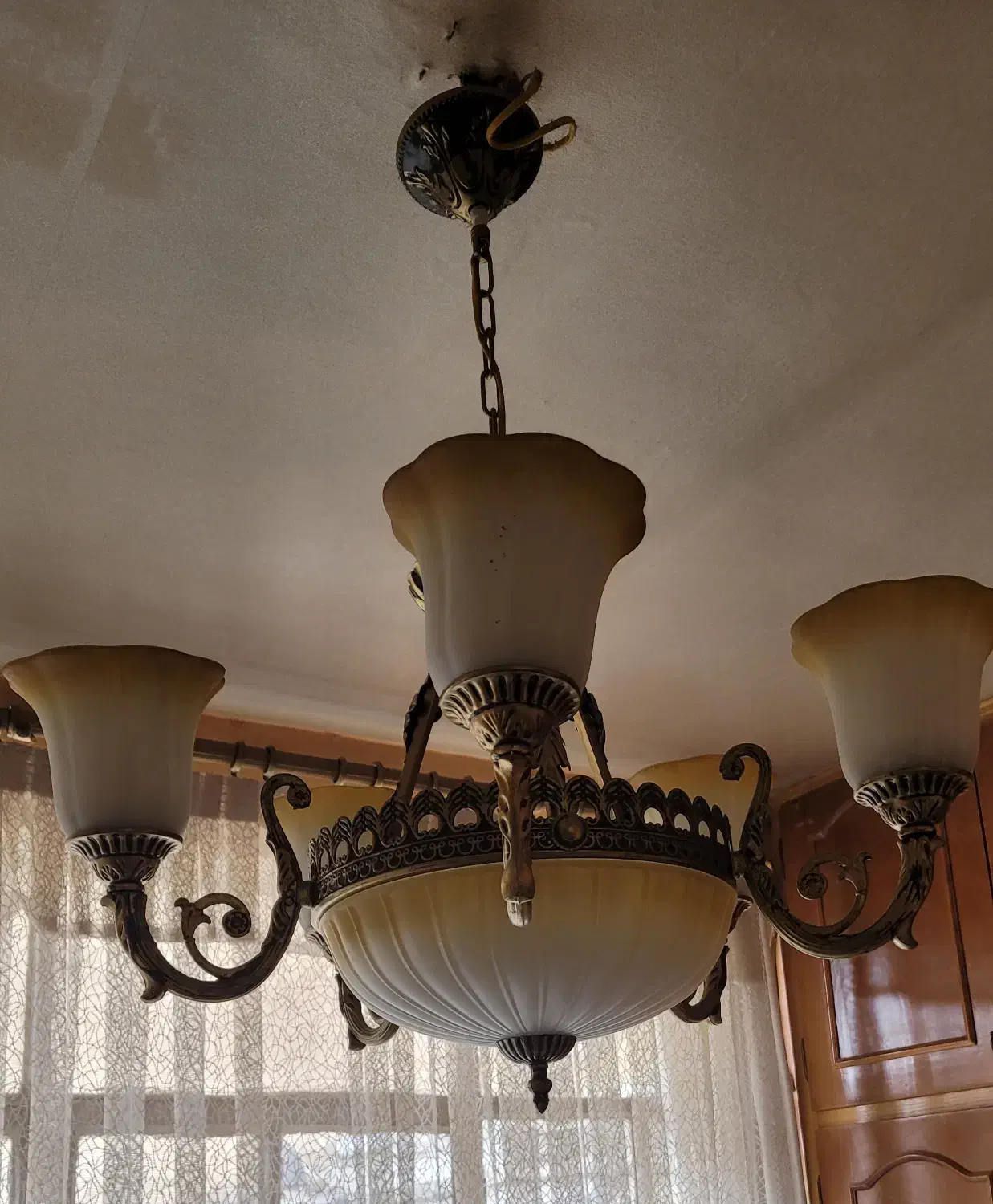 یک جفت لوستر و یک عدد بوفه و ساعت دیواری|لوستر و چراغ آویز|بروجرد, |دیوار