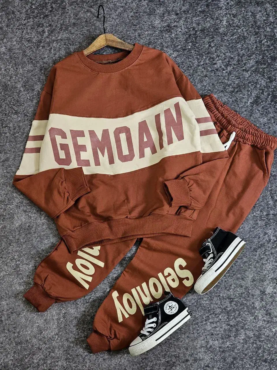 استخدام فروشنده خانم در پوشاک بچه گانه|استخدام بازاریابی و فروش|خمینی‌شهر, |دیوار