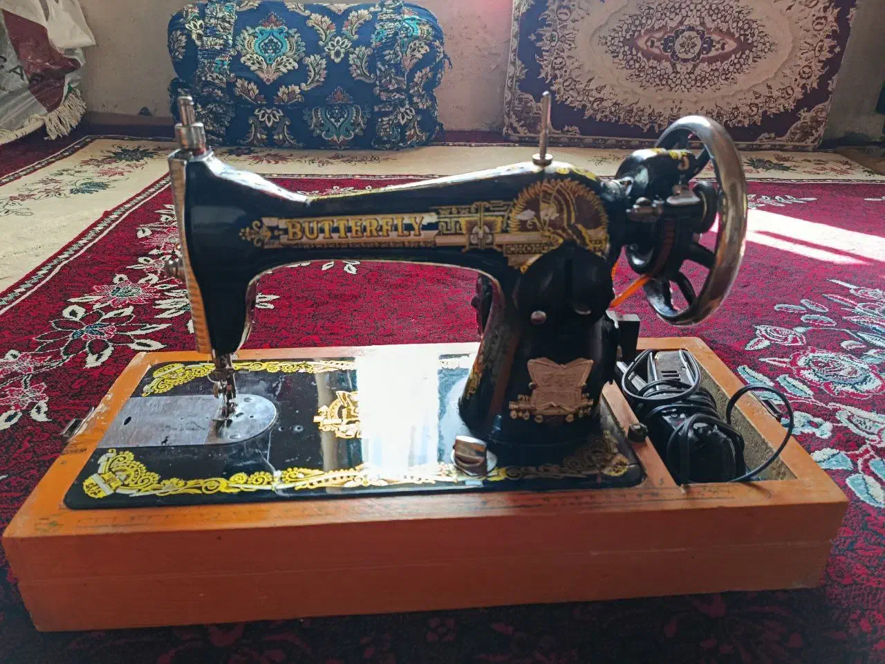 خانه|چرخ خیاطی و ریسندگی|جوانرود, |دیوار