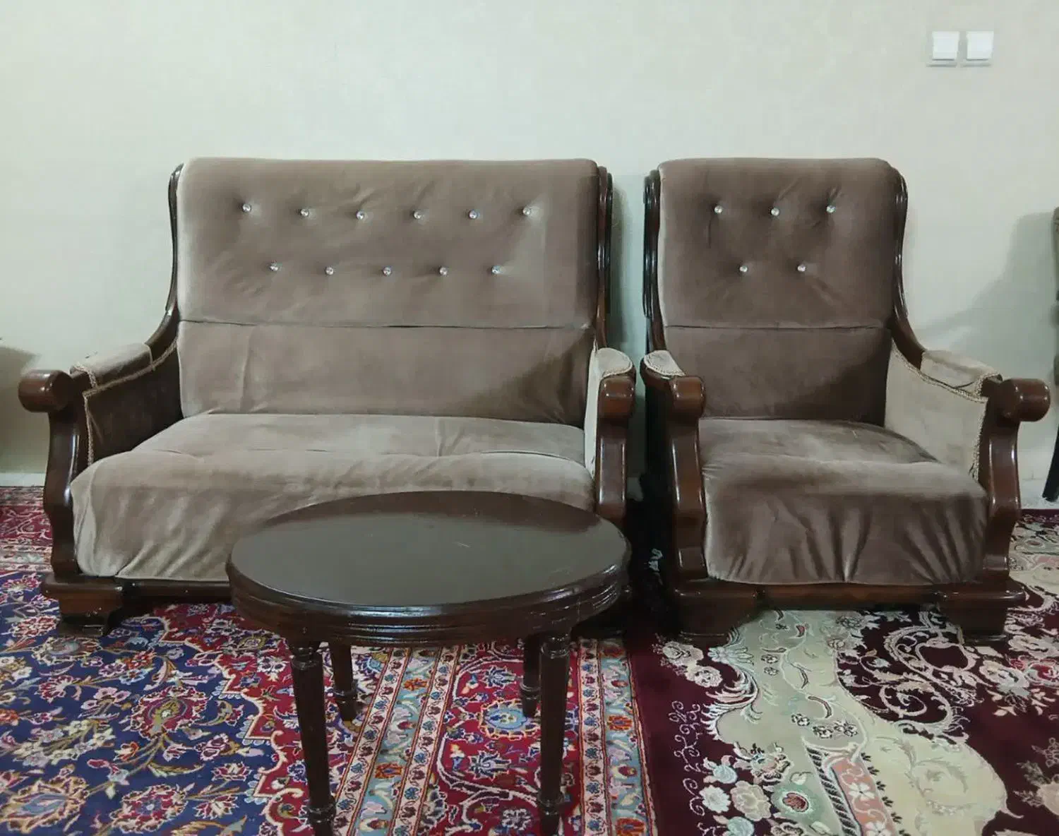مبل راحتی ۷نفره|مبلمان خانگی و میز عسلی|قم, کلهری|دیوار