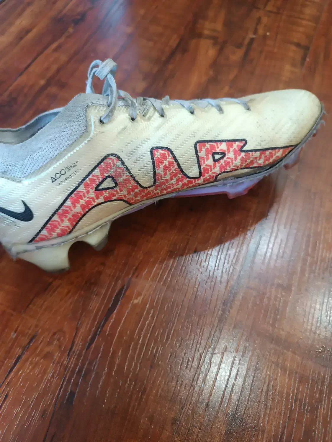 کفش فوتبالی نایک ایزوم سایز ۳۹|کیف، کفش، کمربند|قم, باجک دو|دیوار