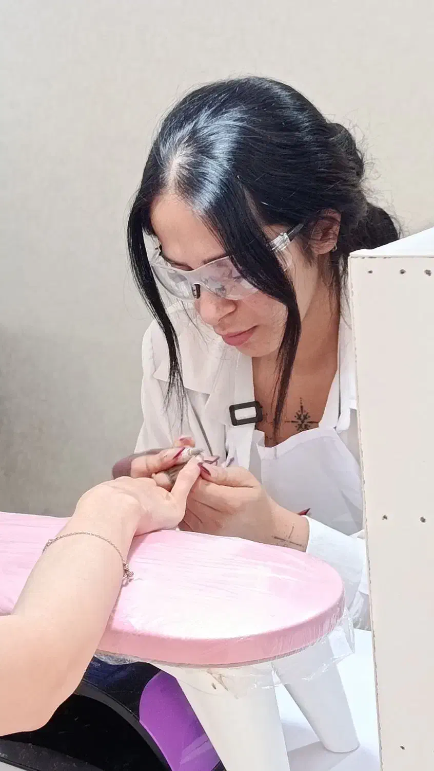 آموزش کاشت ناخن حرفه ای و اقتصادی زیبا|خدمات آموزشی|هشتگرد, هشتگرد قدیم|دیوار