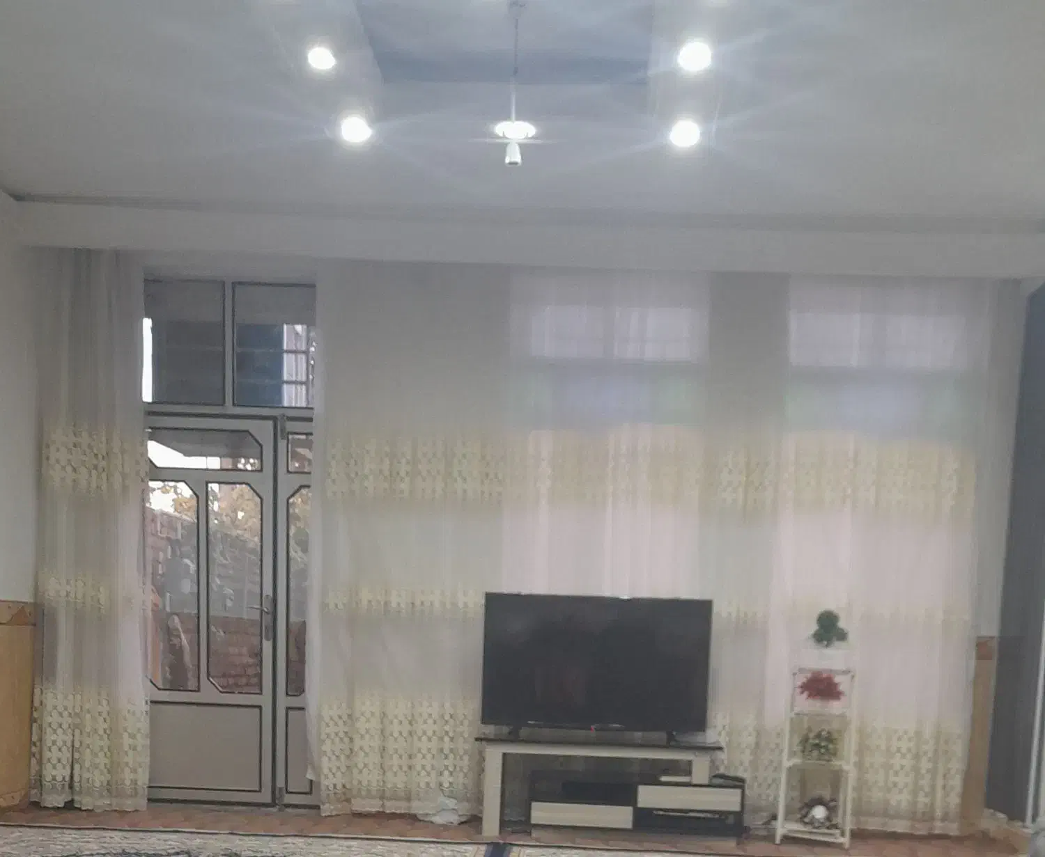 پرده|پرده، رانر، رومیزی|صحنه, |دیوار