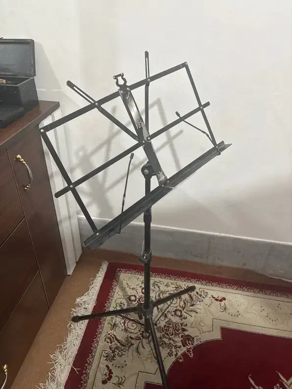 پایه کتاب نت|گیتار، بیس، امپلیفایر|اراک, |دیوار