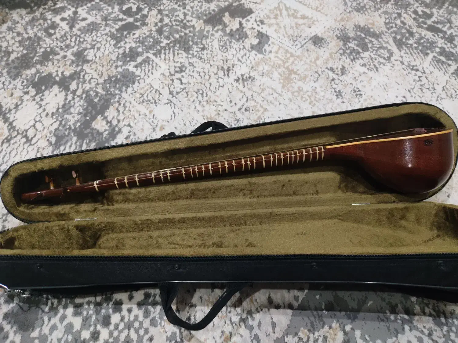 سه تار بیژن تبار|سازهای سنتی|اصفهان, سیچان|دیوار