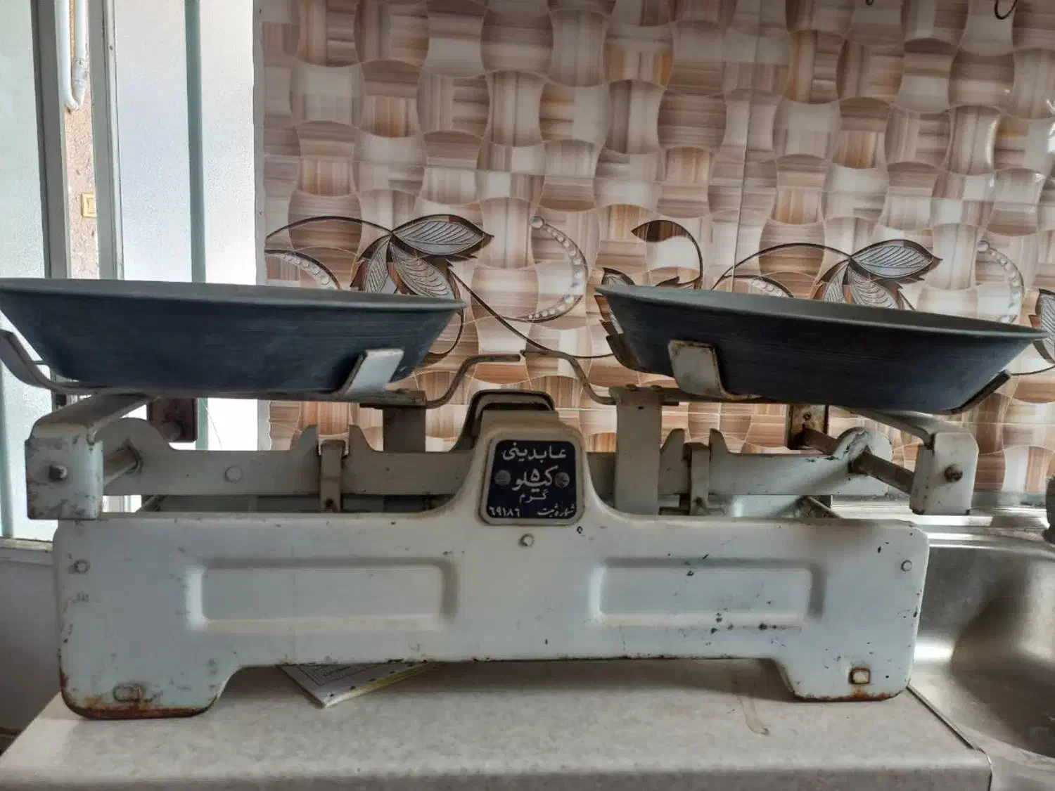 ترازو|ظروف پخت‌وپز|یزد, |دیوار