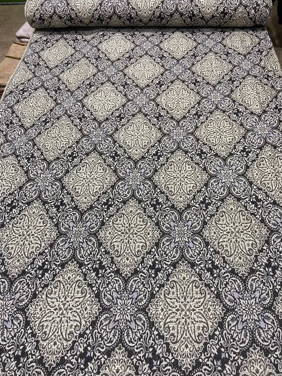 جاجیم زیر سفره روفرشی|گلیم، جاجیم، گبه|قم, شاه ابراهیم|دیوار