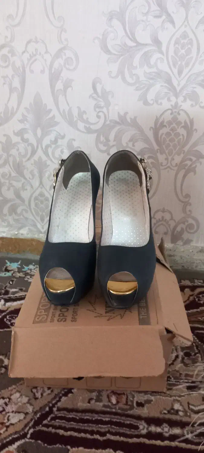 لباس مجلسی|لباس|مشهد, کلاته برفی|دیوار