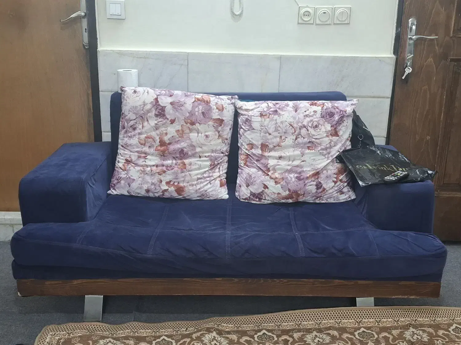 مبل راحتی|مبلمان خانگی و میز عسلی|کرج, ساسانی (قلمستان)|دیوار