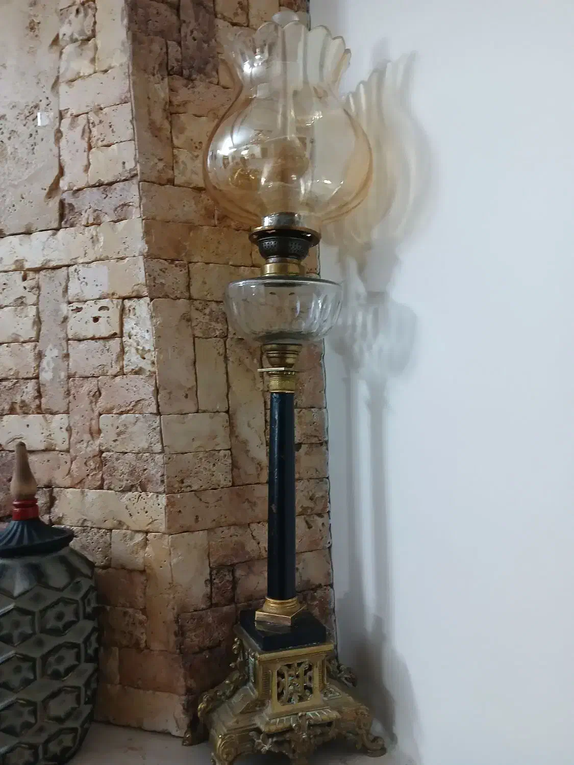 چراغ لاله پایه دار|کلکسیون اشیاء عتیقه|تهران, شهرک آزادی|دیوار