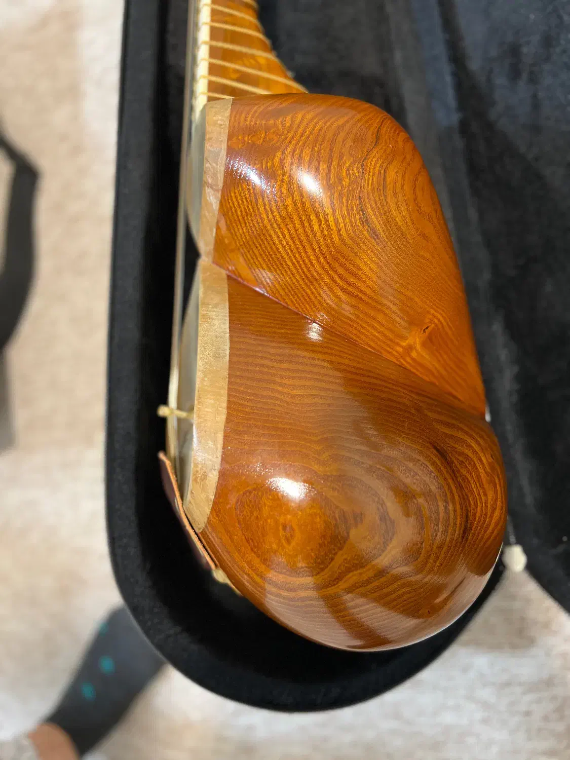 تار و تنبک|سازهای سنتی|شهرکرد, |دیوار