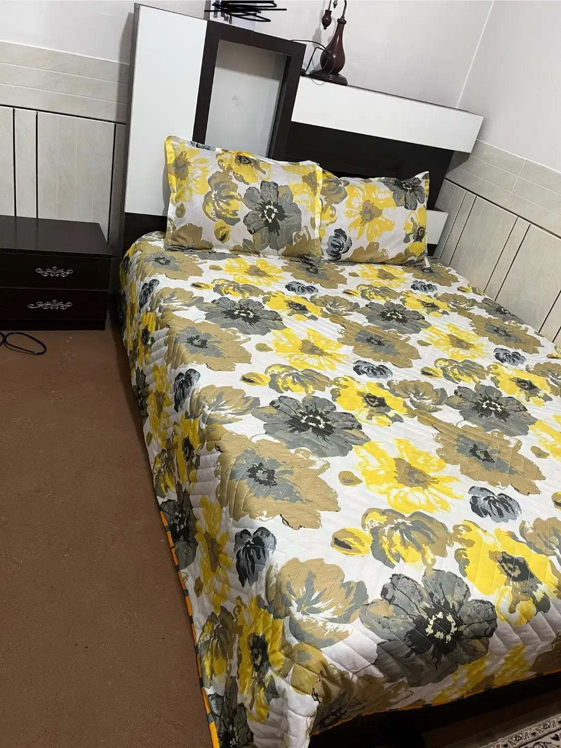 تخت خاب و میزارایش و دراور همراه میز چرخ خیاطی|تخت و سرویس خواب|مبارکه, |دیوار