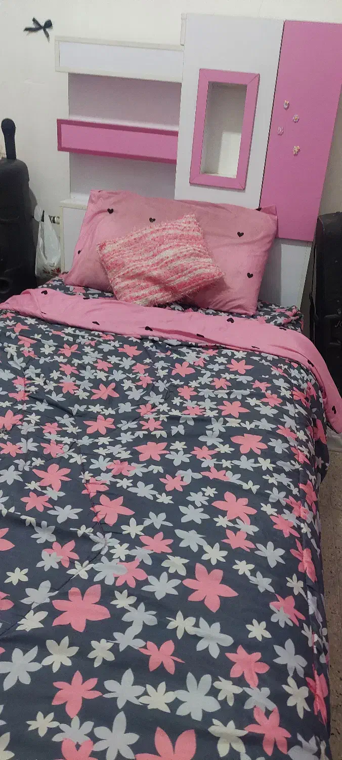 میز تحریر و تخت خواب نوجوان|تخت و سرویس خواب|شیراز, گلشن|دیوار