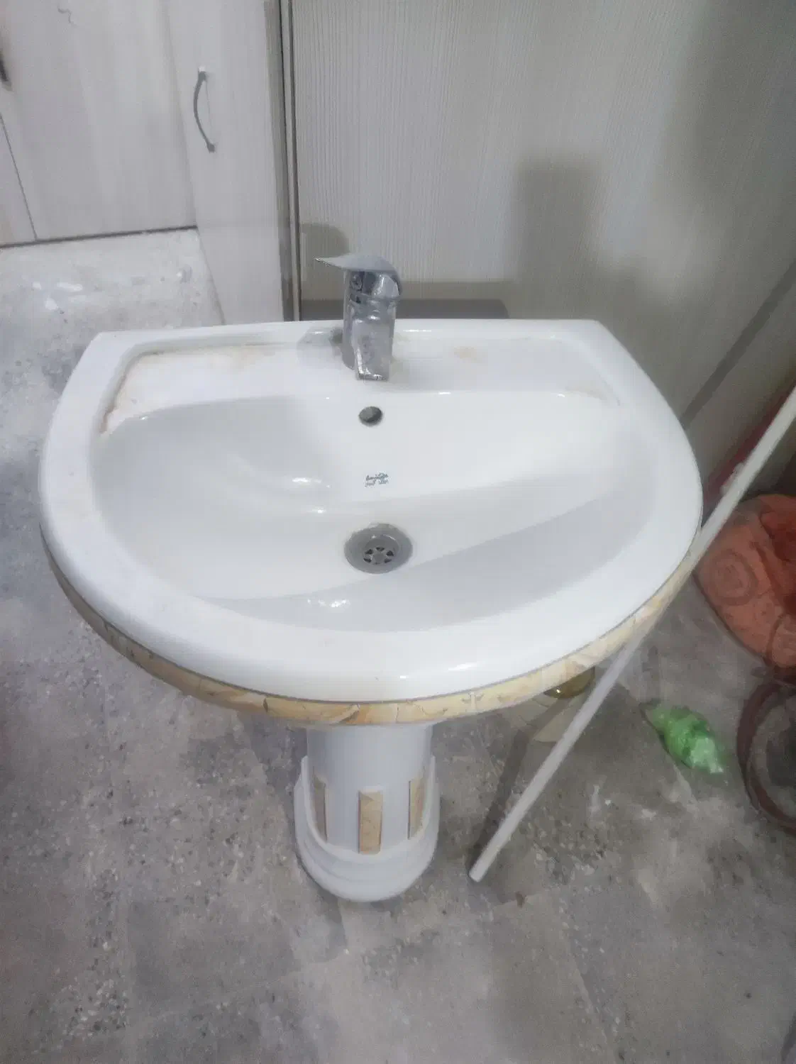 تخت فرفوژه ،روشویی با شیر اهرمی میز کامپیوتروموکت|تخت و سرویس خواب|بروجرد, |دیوار