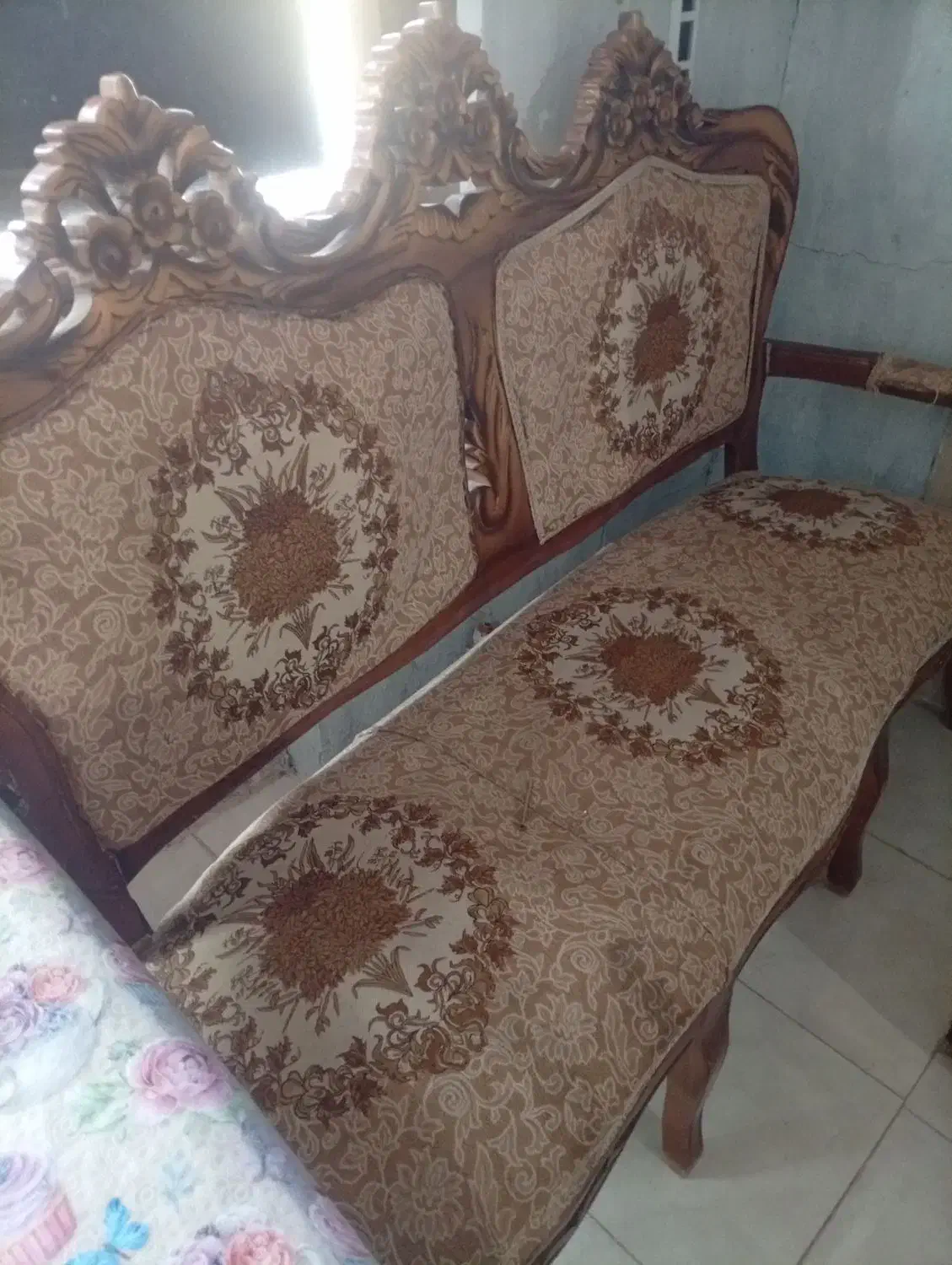 یک دست مبل برای کافه آرایشگاه و|مبلمان اداری|بم, |دیوار