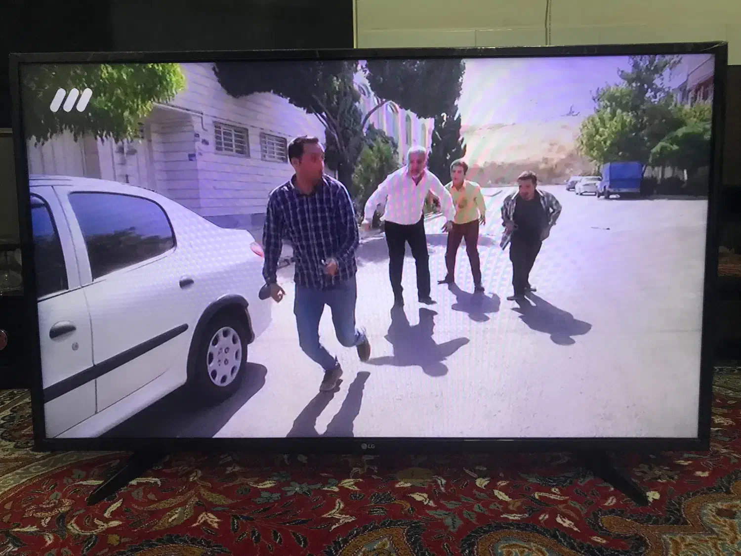 تلویزیون ال ای دی ۴۹ اینچ ال جی و میز تلویزیون|تلویزیون و پروژکتور|داراب, |دیوار