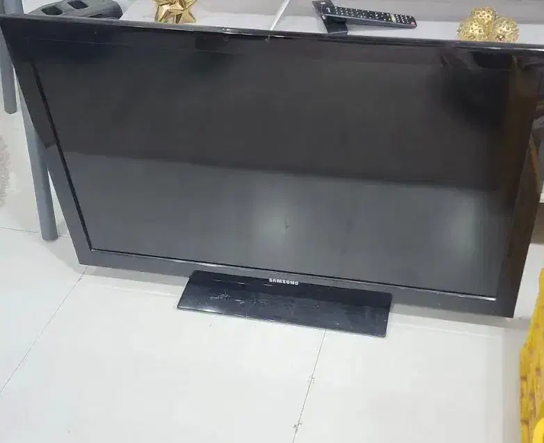 فروش تلویزیون ال سی دی ۴۰ اینچ سامسونگ|تلویزیون و پروژکتور|اندیمشک, |دیوار
