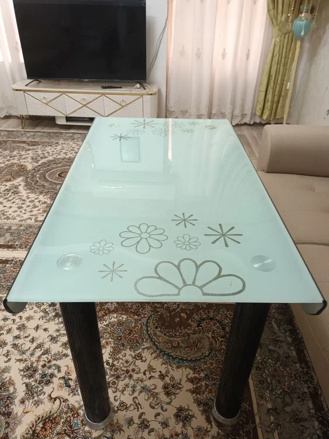 میز غذاخوری چهار نفره در حد نو|میز و صندلی غذاخوری|خوی, |دیوار