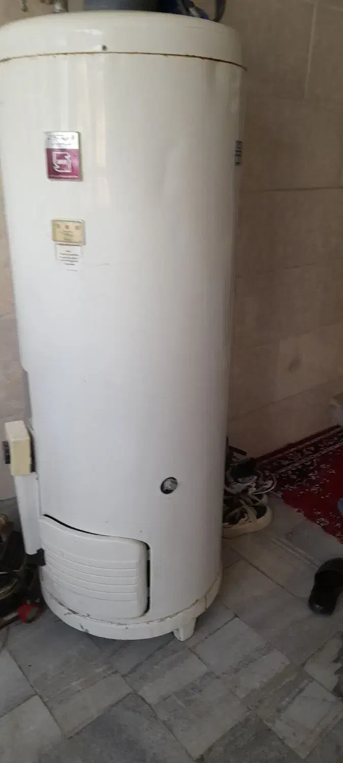 دوتا ابگرمکن یکی ایستاده ودیگری دیواری|آبگرمکن، پکیج، شوفاژ|قروه, |دیوار